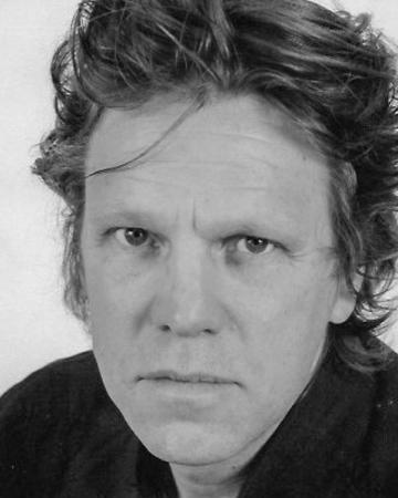 Simon-Templeman--Headshot--Photo-Courtesy-of-the-Artist.jpg 